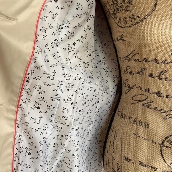 green with envy light tan/creamy beige trench coat with belt Size M - Picture 10 of 12